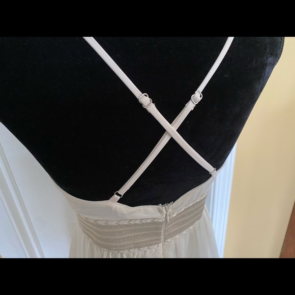 Stunning eggshell colored Lulu's evening gown - Picture 6 of 8